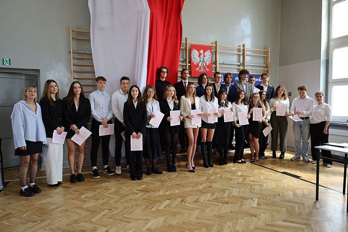 Uczniowie klasy 4b podczas zakończenia roku szkolnego