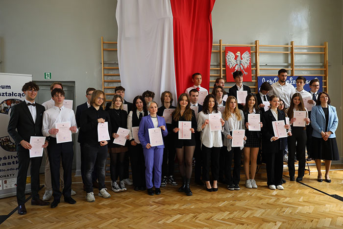 asy 4c podczas zakończenia roku szkolnego