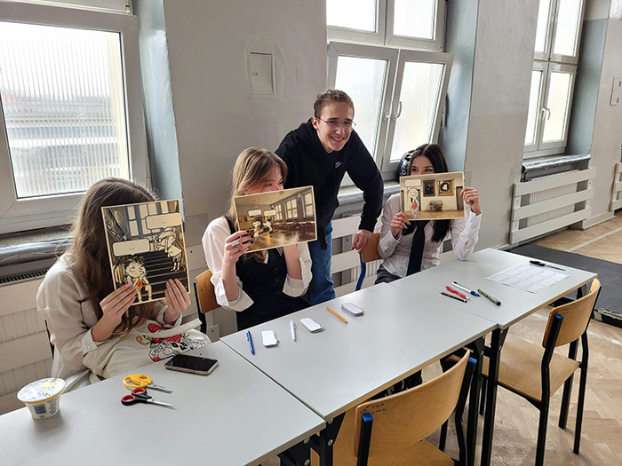 Uczniowie klas z j. francuski podczas obchodów Dnia Frankofonii